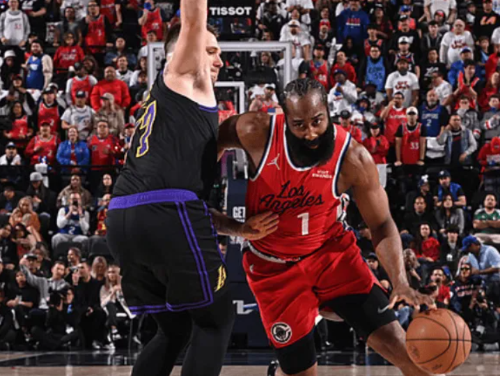 爱游戏登入-抢戏！湖人险26分逆转，詹姆斯历史第1，哈登21中6，伦纳德创纪录